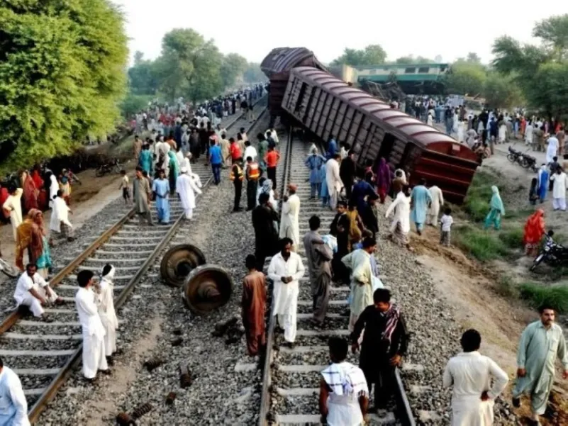 مقتل وإصابة العشرات إثر اصطدام قطاري ركاب جنوب باكستان