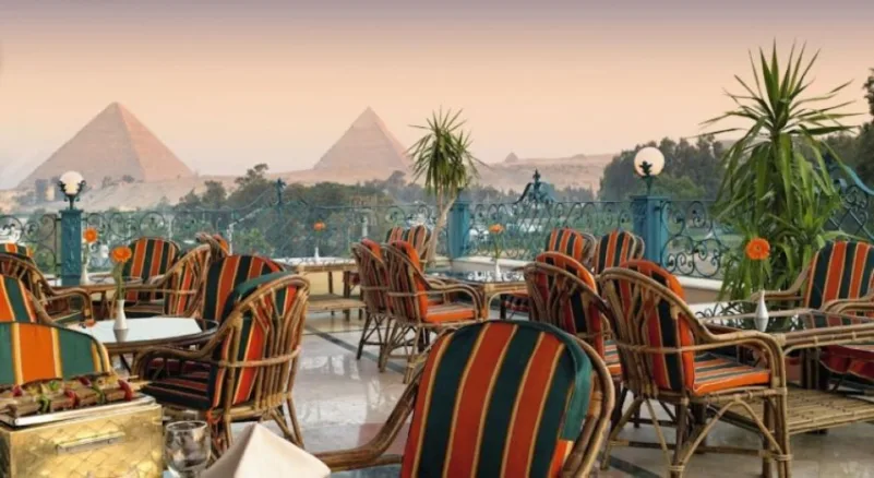 الحكومة المصرية تمنع غير المطعمين بالعمل في السياحة