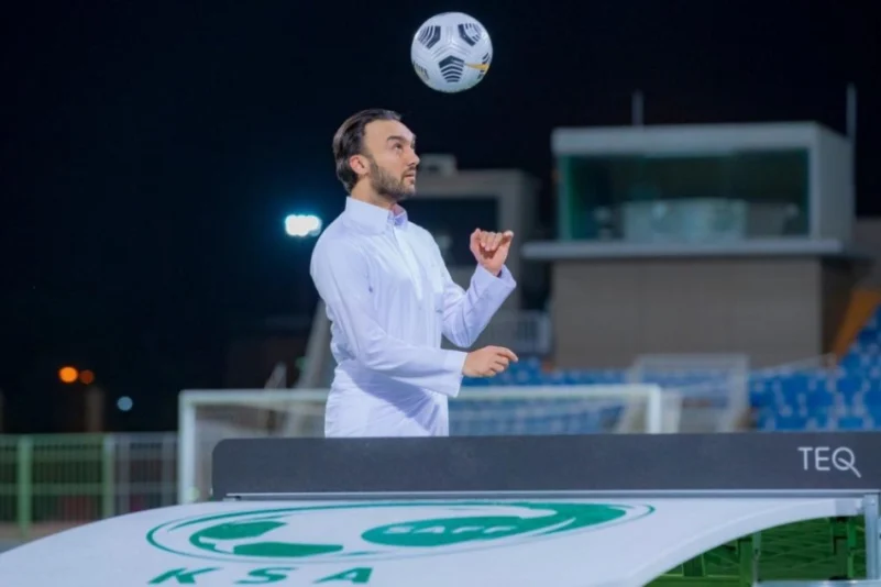 وزير الرياضة يزور معسكر الأخضر ويحث اللاعبين على مواصلة الجهد لتحقيق الأهداف