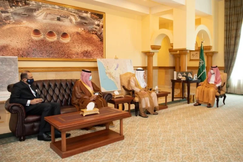 نائب أمير مكة يطلع على الخطط المستقبلية للتجمع الصحي
