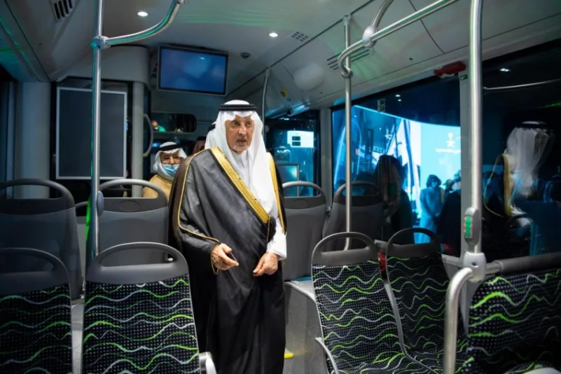 الفيصل يدشن نموذج حافلات النقل العام بالعاصمة المقدسة