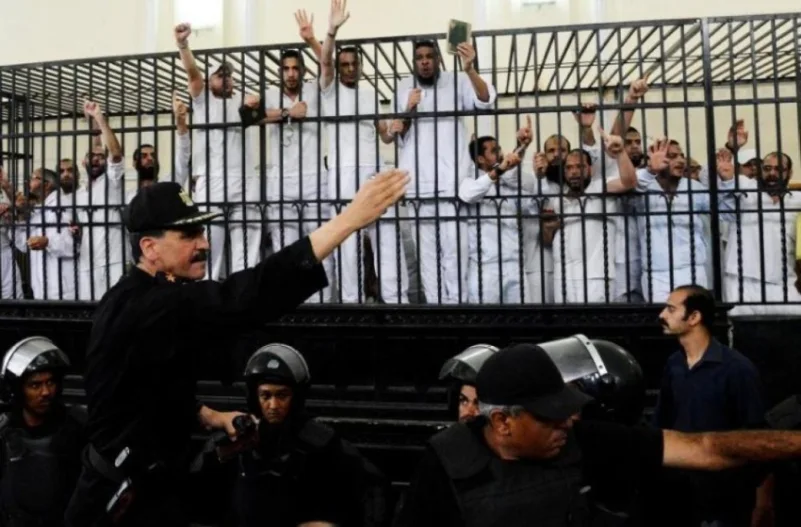 الاعدام لـ 12 من الاخوان المسلمين وتخفيف العقوبة عن 31 في مصر