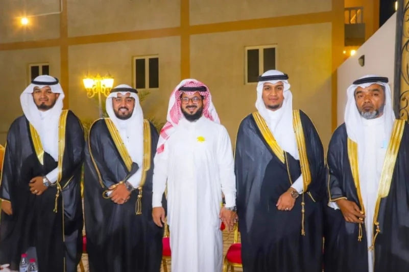آل فضل تحتفل بزواج 3 من أبنائها في جدة
