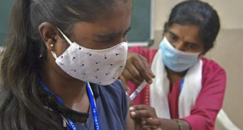 الهند تعتقل مروجي اللقاحات الوهمية يستخدمون  "مياه بحر في حقنة"..
