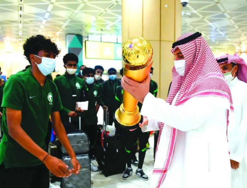 أبطال كأس العرب يصلون الرياض