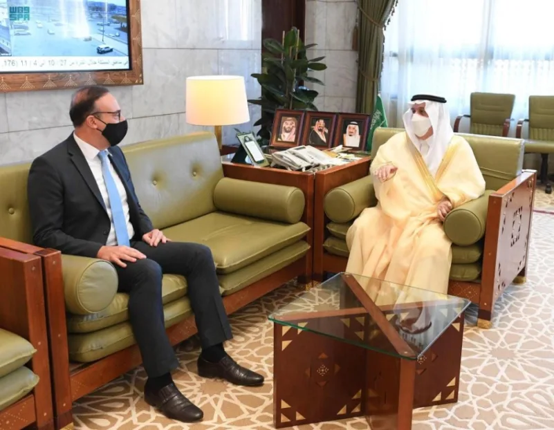 الأمير فيصل بن بندر يستقبل سفير لبنان لدى المملكة