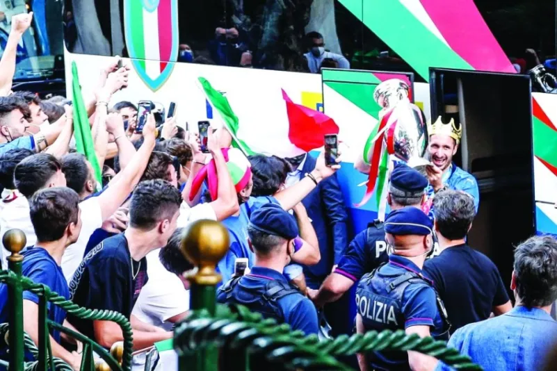 إيطاليا تحتفل بتتويج أنساها مأساة «كوفيد19»