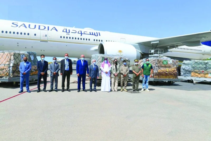 طائرة الإغاثة السعودية الثالثة تهبط بمطار تونس