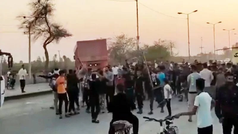 بالفيديو ..احتجاجات العطش مستمرة في إيران.. ومقتل شاب