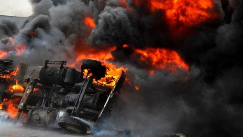 13 قتيلا في انفجار شاحنة صهريج في كينيا