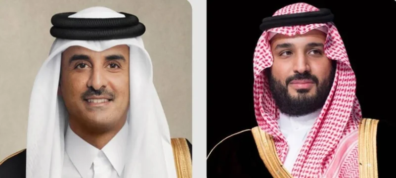 ولي العهد يتلقى التهنئة بقرب حلول عيد الأضحى من أمير قطر