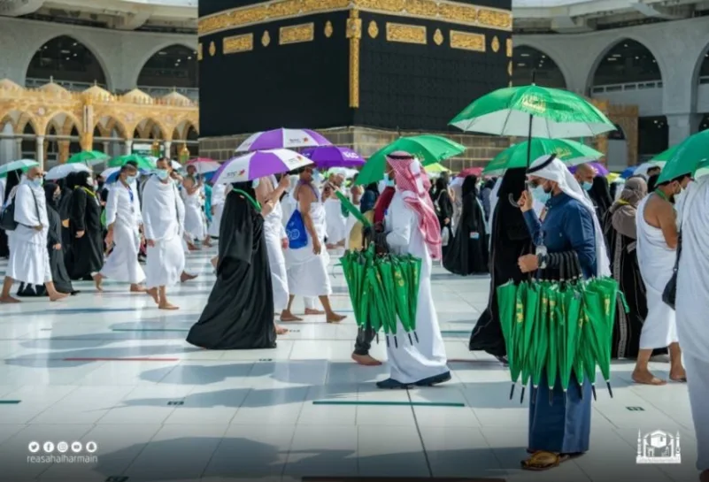 توزيع 60 ألف مظلة على الحجاج في المسجد الحرام