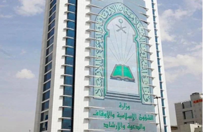 الشؤون الإسلامية تعيد افتتاح مسجدين بعد تعقيمها في الرياض