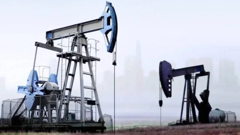 انخفاض سعر النفط لزيادة المخزونات الأمريكية
