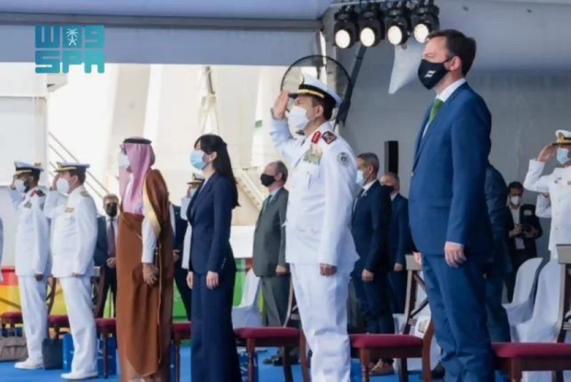 قائد القوات البحرية الملكية السعودية يرعى مراسم تعويم سفينة جلالة الملك "جازان"