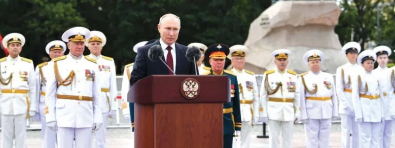 بوتين مستعرضاً  الأسطول الروسي قادر على تدمير "أي هدف"