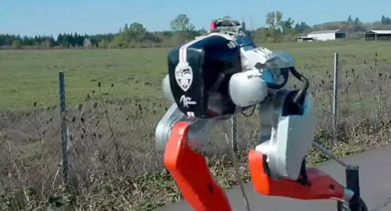روبوت يقطع  5 كيلومترات لتسليم  طرود