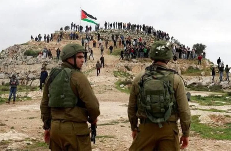 الاحتلال يعتقل فلسطينيا على حاجز عسكري