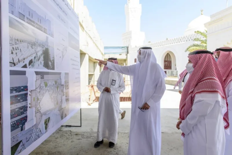 فيصل بن سلمان يطلّع على مستجدات أعمال مشروع مركز القبلتين الحضاري