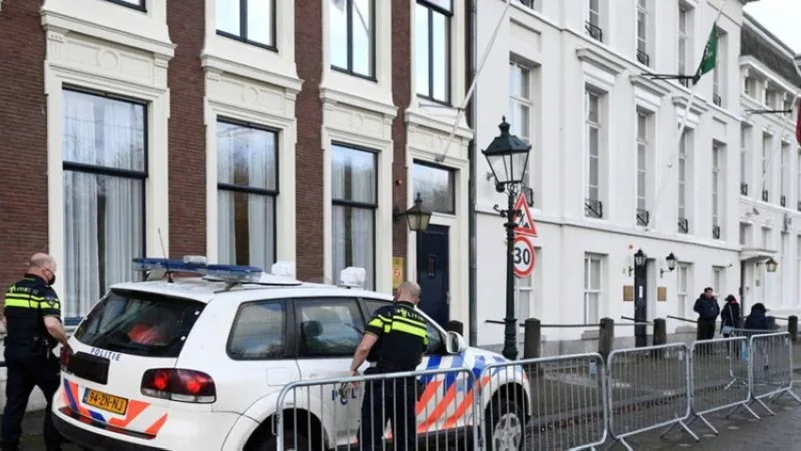 التحقيق في حقيبة مشبوهة أمام السفارة السعودية بهولندا