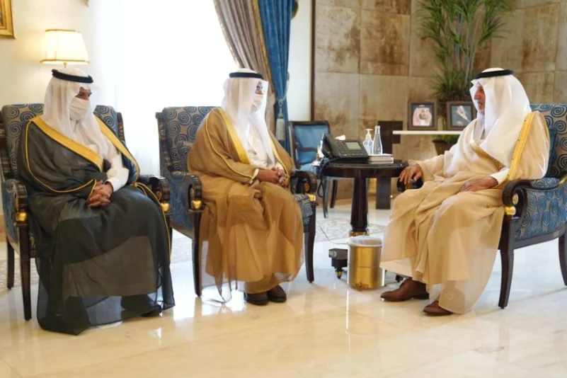الفيصل يستعرض مبادرة إزالة التشوه البصري ويثمن جهود العمل الخليجي المشترك