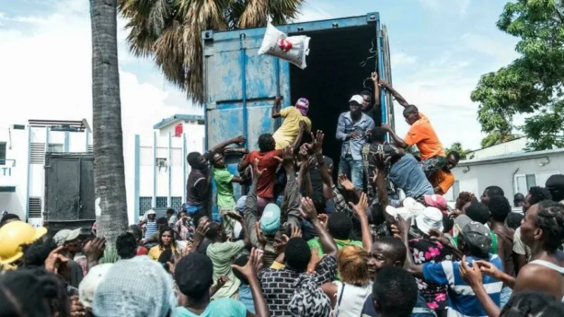 هايتي: منكوبون ينهبون قافلة مساعدات !