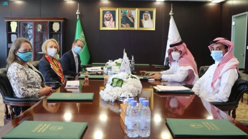 آل جابر يناقش مع القائمين بأعمال السفارة الأمريكية لدى المملكة واليمن جهود استكمال تنفيذ اتفاق الرياض