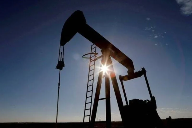 النفط ينخفض بفعل إغلاق المصافي الأميركية جراء الإعصار آيدا وبيانات صينية ضعيفة