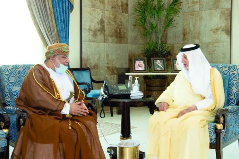 الفيصل وقنصل عمان يبحثان الموضوعات المشتركة