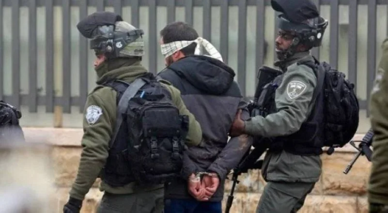 قوات الاحتلال تعتقل خمسة فلسطينيين من رام الله