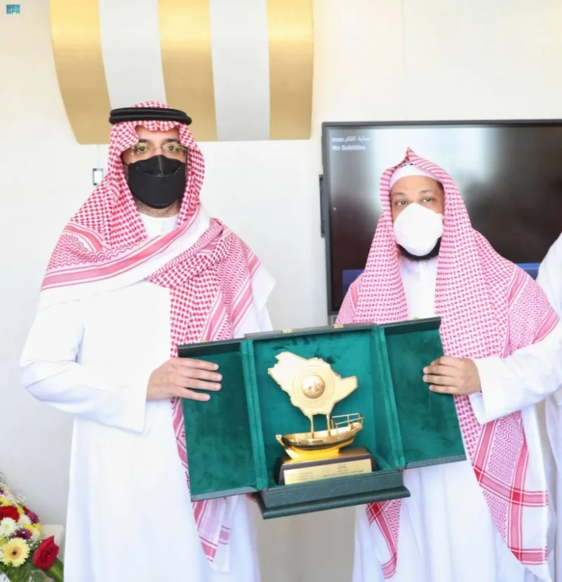 سعود بن جلوي يدشن معرض المنصة الرقمية التوعوية