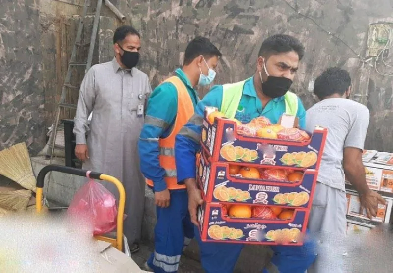 أمانة جدة : مصادرة 53 طن من الخضروات والفواكه وإزالة 305 بسطات
