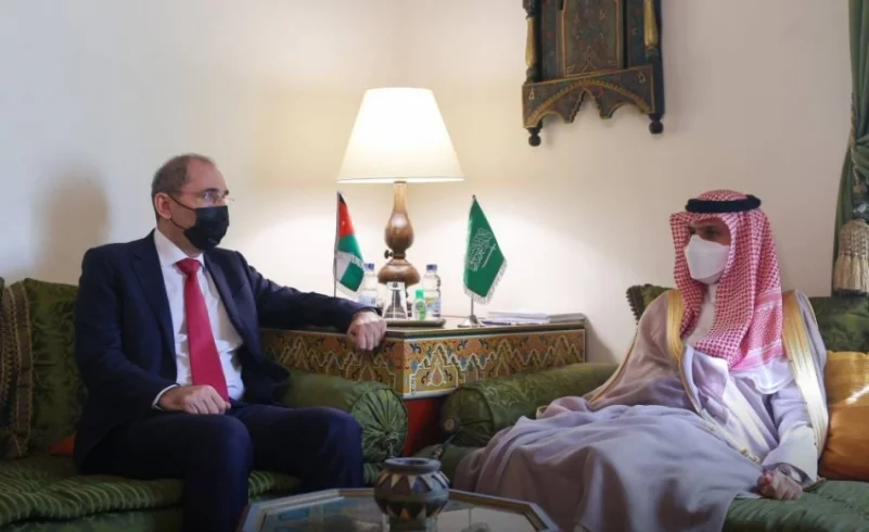 وزير الخارجية يبحث مع نظيره الأردني المستجدات الإقليمية والدولية