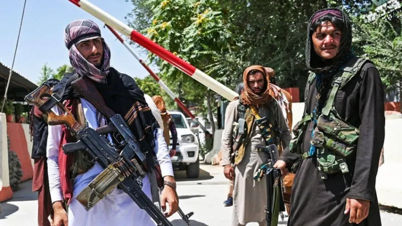 طالبان تقتل شقيق "أمر الله صالح" عند نقطة تفتيش