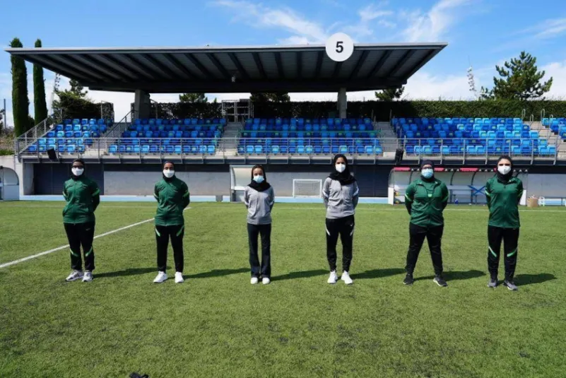 مدربات كرة القدم السعوديات يختتمن برنامج معايشة في إسبانيا