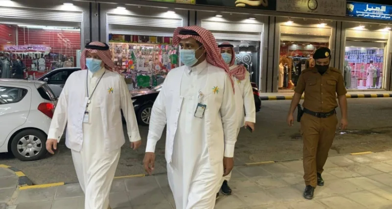 "الموارد البشرية" ترصد 17 مخالفة في سوق بشمال جدة