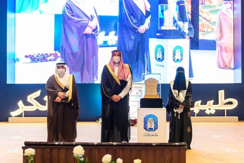 الأمير فيصل بن سلمان يكريم الفائزين في مسابقة بناء الشركات الناشئة المبتكرة "طيبة تبتكر4"