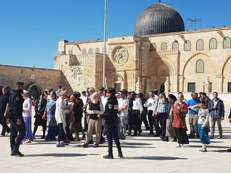 مئات المستوطنين اليهود يقتحمون المسجد الأقصى من باب المغاربة