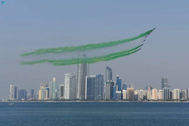 مرور جوي لـ"فرسان الإمارات" احتفالاً باليوم الوطني للمملكة