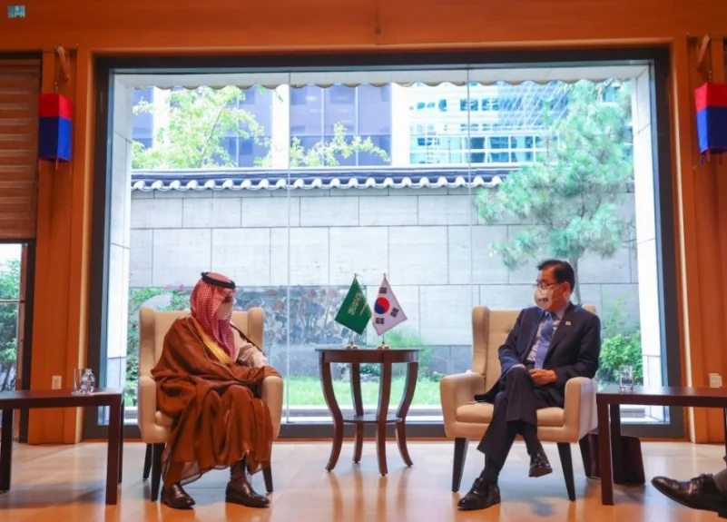 ابن فرحان يستعرض مع وزير خارجية كوريا الجنوبية العلاقات الثنائية