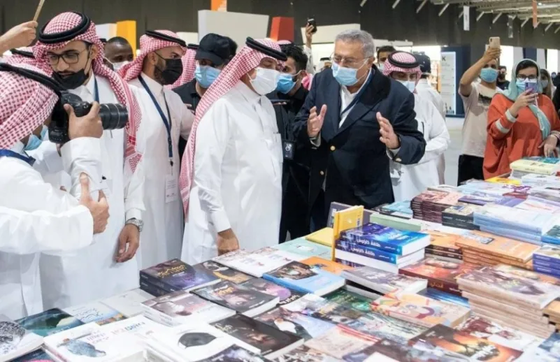 القصبي يزور معرض الرياض الدولي للكتاب ويشيد بالثقافة العراقية