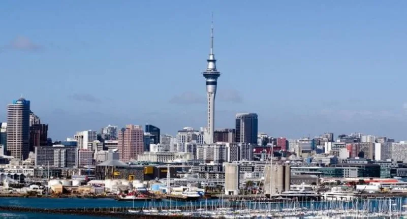 "نيوزيلندا" ستطالب الزائرين الأجانب بالتطعيم الكامل قبل الوصول إلى البلاد