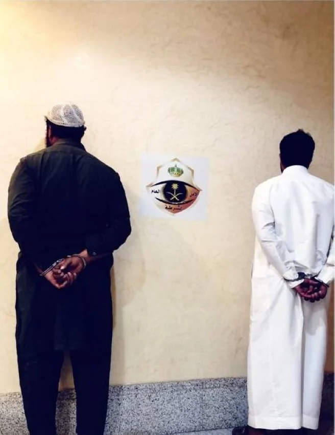 شرطة مكة تضبط مواطنا ومقيما يبيعان سكرابًا وكابلات نحاسية مسروقة