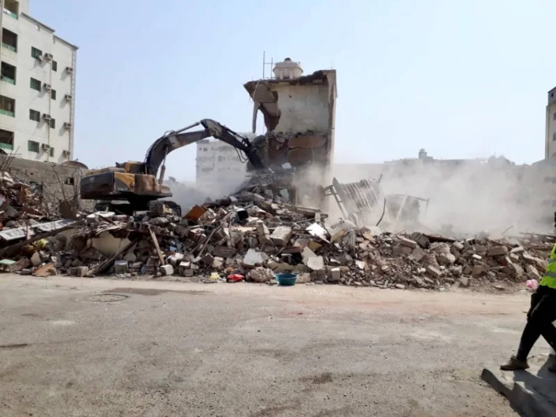 بدء إزالة 230 من المباني الآيلة للسقوط في جدة