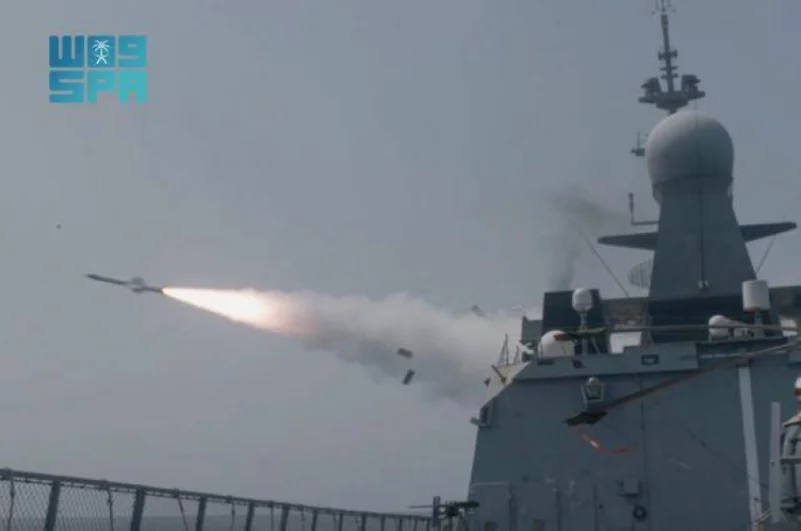 "البحرية الملكية" تنفذ رماية بالصواريخ في تمرين مناورات نسيم البحر 13