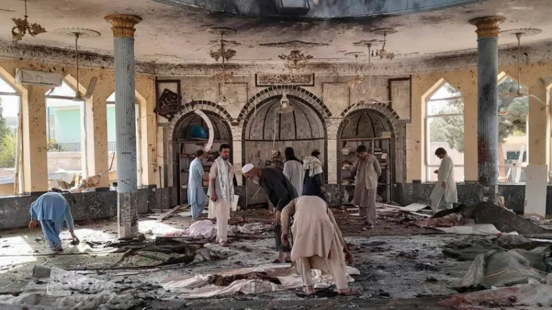 أفغانستان..ارتفاع ضحايا تفجير مسجد قندوز إلى 100 قتيل