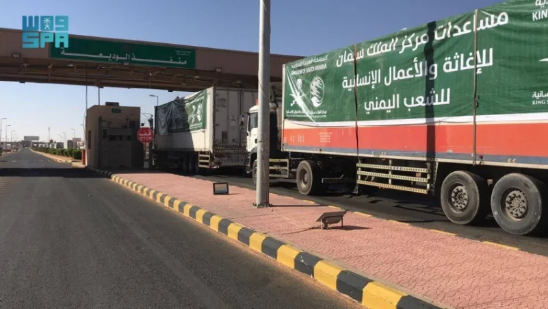 عبور 80 شاحنة من "سلمان للإغاثة" لمحافظات يمنية