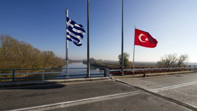 اليونان تعزز قواتها عند الحدود مع تركيا