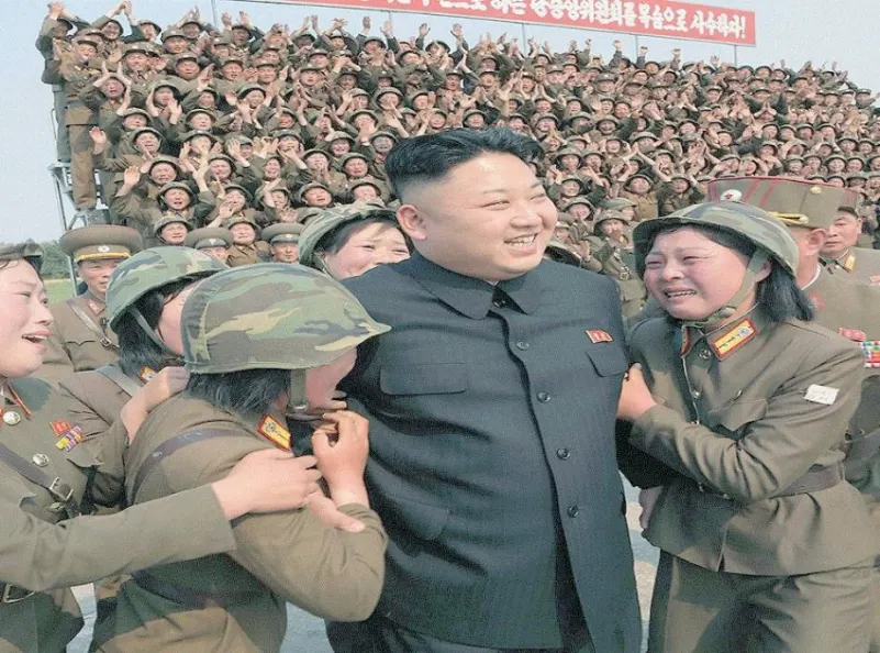 جيش كوريا الشمالية يستعرض «عضلاته» أمام الرئيس وشقيقته!