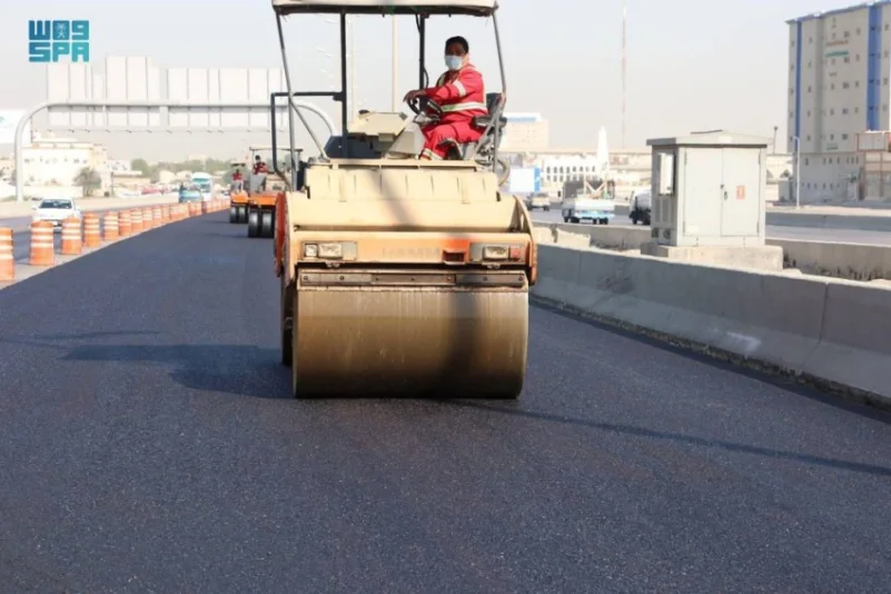 "النقل" تواصل أعمال إصلاح وتوسعة طريق الظهران الجبيل
